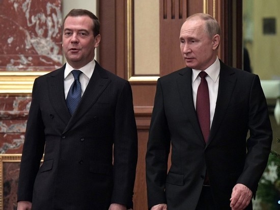 Песков не стал комментировать "идеи Медведева об изменении Конституции"