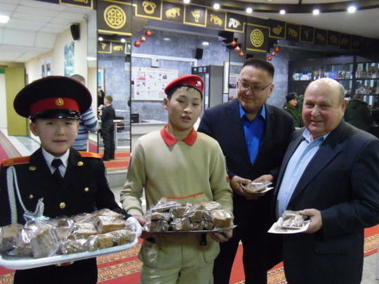 В столице Тувы прошла всероссийская акция «Блокадный хлеб»