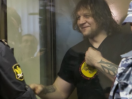 Боец Александр Емельяненко арестован за дебош
