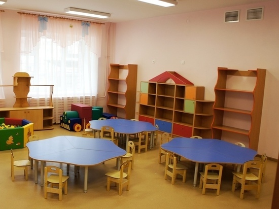 Директор курского детсада закупала мебель у своего мужа