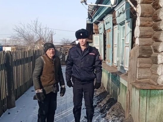 Росгвардейцы спасли труженика тыла из горящего дома в Чернышевске