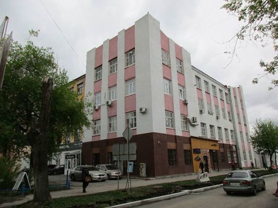 При молчании госорганов в Екатеринбурге снесли конструктивистское здание с признаками памятника