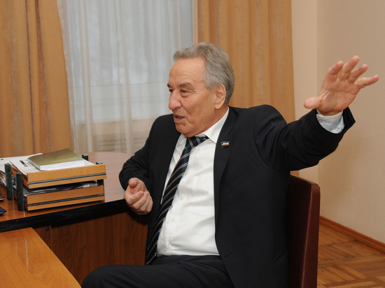 Председатель Верховного Совета Хакасии адаптировал для понимания доклад Олега Иванова