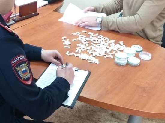 100 доз снюсов изъяли оперативники у волжского предпринимателя