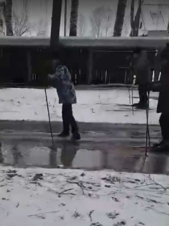 Костромской школьник оказался крайним после физкульт-похода на лыжах по лужам
