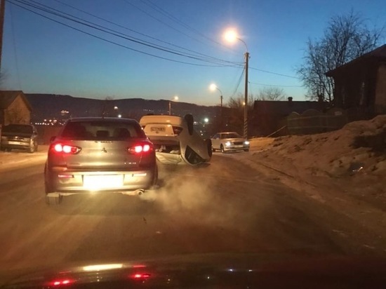 Водитель иномарки перевернул машину возле Титовской сопки в Чите