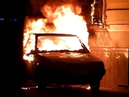 В Ивановской области в двух ночных пожарах сгорели квартира и автомобиль