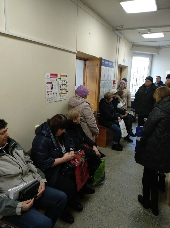 Жители районов Костромской области жалуются на огромные очереди в налоговой инспекции
