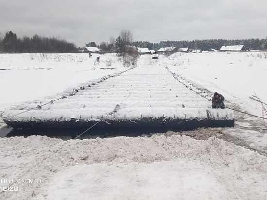 В Кировской области лесовоз разрушил наплавной мост