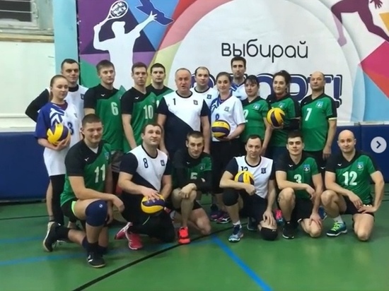 Глава Надымского района поддержал Горячкину волейбольным матчем