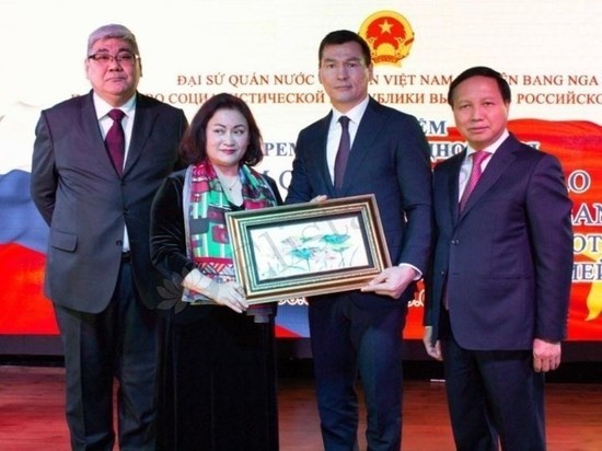 Глава Калмыкии встретился с послом Вьетнама