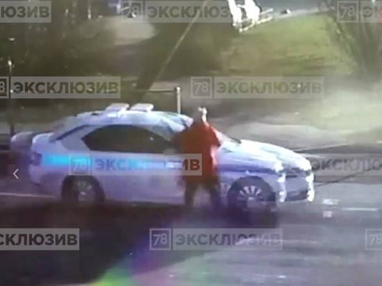 В Пушкинском районе едущий на вызов сотрудник ДПС сбил пешехода