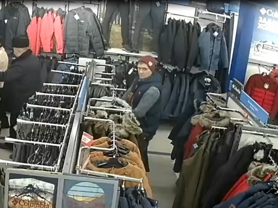 Серийные кражи: в Иванове мужчина, укравший куртку из спортивного магазина, попал на видео