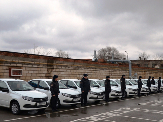 Полицейские из Астрахани пересели за руль "Гранты"