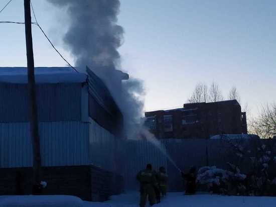 Из горящего магазина в Железногорске-Илимском эвакуировали 15 человек