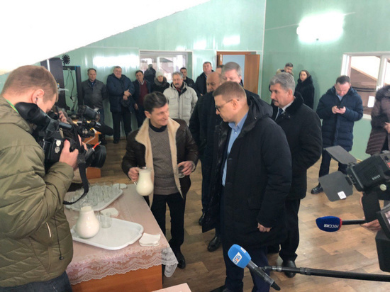 Алексей Текслер обсудил в Еткуле областную программу «Школьное молоко»