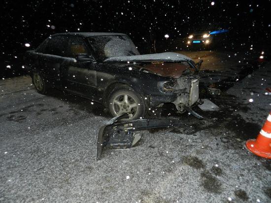 На трассе Кострома-Шарья легковой автомобиль врезался в прицеп фуры