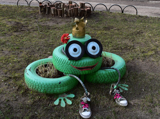 В московских дворах появилось странное творчество