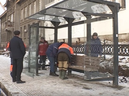 В Костроме на остановках устанавливают павильоны с прозрачными стенами