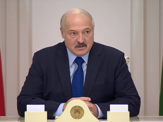 Лукашенко объяснил, почему не носит мобильный телефон
