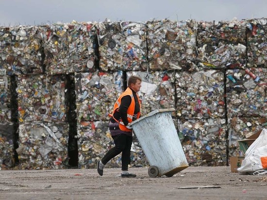 Уфа получила новую партию контейнеров для раздельного сбора мусора