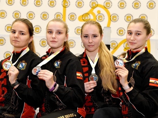 Курские фехтовальщицы стали призёрами юниорского первенства страны