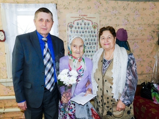 Женщину, отметившую 90-летний юбилей, поздравили в Марий Эл