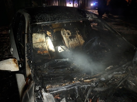 За ночь в Калуге сгорело два автомобиля
