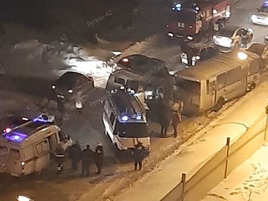 Пьяный водитель на «УАЗе» врезался в маршрутку в Кемерове