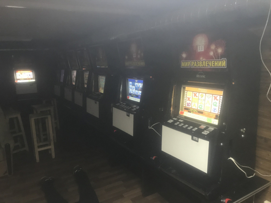 Из псковского подпольного казино силовики изъяли 18 игровых автоматов