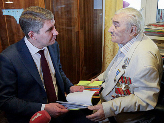 Дмитрий Миляев наградил тульских ветеранов юбилейными медалями