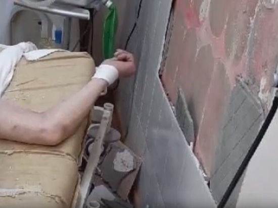 Плитка со стены обрушилась на пациента ачинской больницы