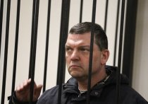 Небольшим скандалом ознаменовалось сегодня рассмотрение дела в Мосгорсуде по обвинению директора фабрики «Меньшевик» Ильи Аверьянова в убийстве