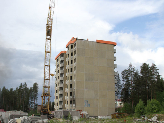 В Костомукше 5 лет не могут снести «забытый» башенный кран