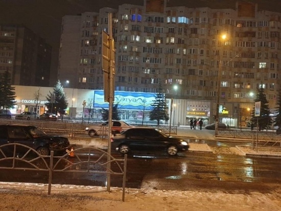 В Обнинске молодой водитель врезался в остановившийся пропустить пешехода Ford