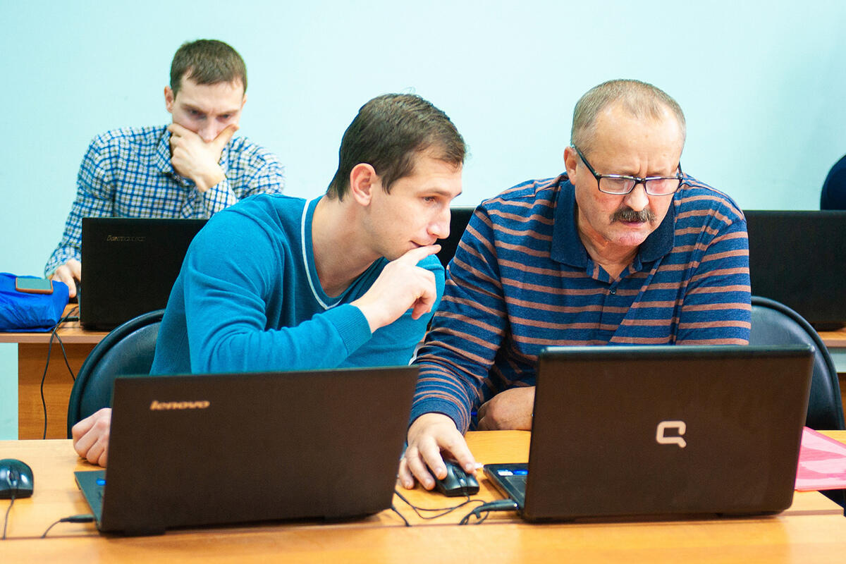 Конкурс профмастерства у слесарей. Работникам филиалов. Слесарь кипиа. Локотех сервис тюмень. Сотрудники компании.
