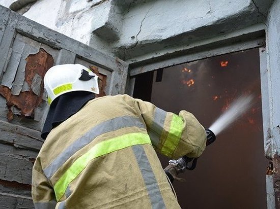 При пожаре в одноэтажном доме в Ростовской области погиб пенсионер
