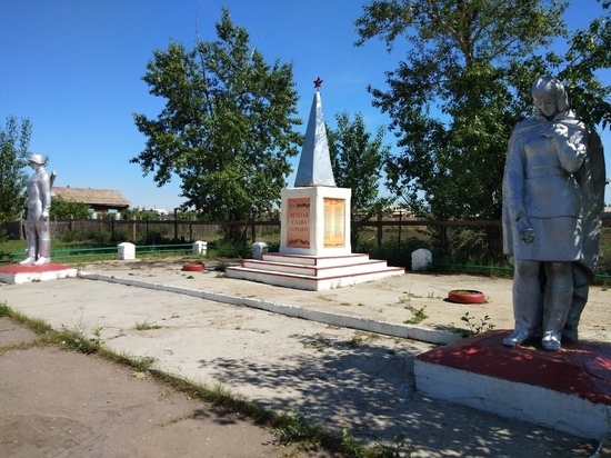 Мемориал воинам ВОВ в забайкальском селе отреставрировали баннерами