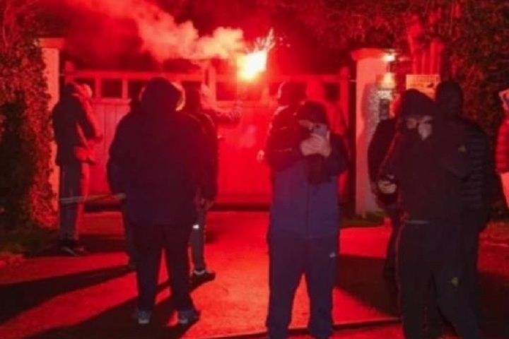 Фанаты "Манчестер Юнайтед" подожгли дом гендиректора клуба