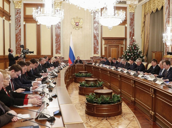 Работе правительства Медведева поставили оценку: чуть выше нуля