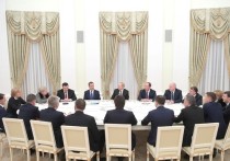 Владимир Путин на встрече с бывшими членами правительства заявил, что рассчитывает на продолжение сотрудничества