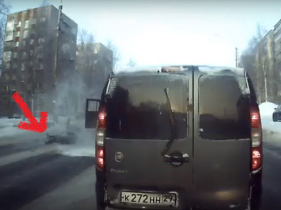 В Соломбале водитель «буханки» вылетел из кабины после столкновения (видео)