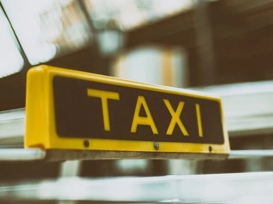 Водитель такси в Нижнем вступил в потасовку с пассажиркой