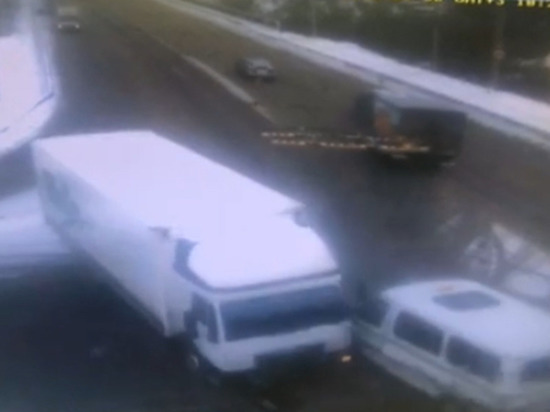 Два пассажира маршрутки пострадали в ДТП с грузовиком в Чебоксарах