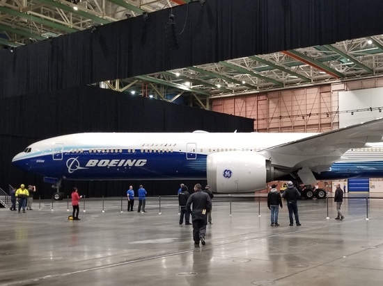 Боинг испытал новый самолет 777X