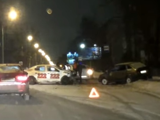 На улице Юрия Смирнова в Костроме вечером произошло ДТП с пятью автомобилями