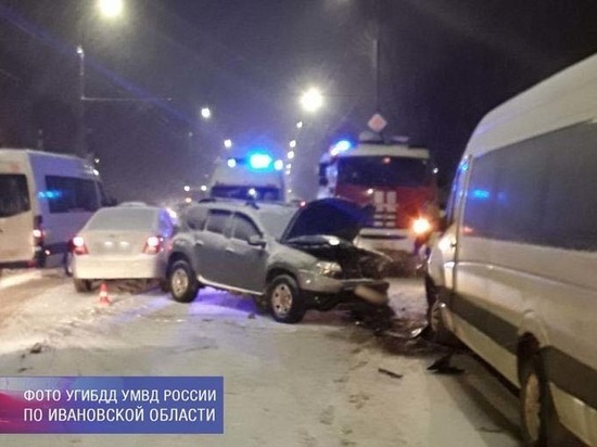 В тройной аварии с участием автобуса, произошедшей в Иванове, травмы получили семь человек