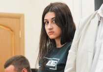Следственный комитет РФ назначил новую судебно-психиатрическую экспертизу трем сестрам Хачатурян, обвиняющимся в убийстве отца