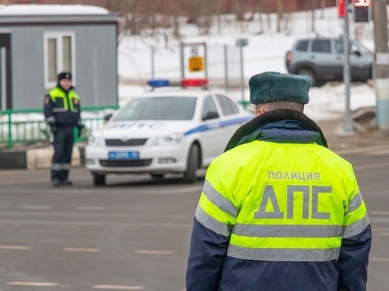 В Новом Уренгое автомобиль едва не сбил шлагбаум