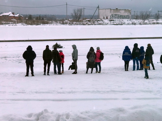 В Йошкар-Оле из-подо льда спасли рыбака